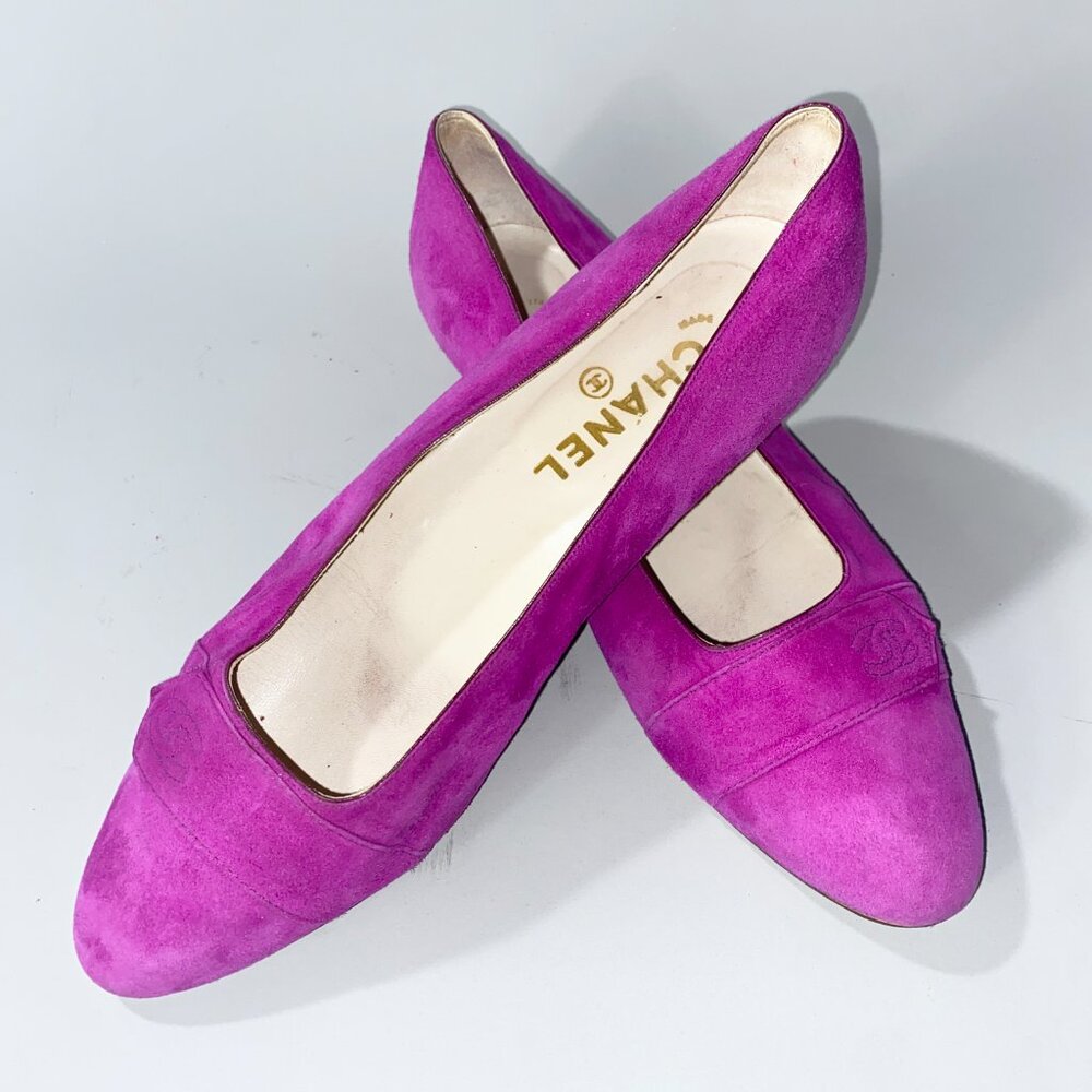 CHANEL Vintage Fuchsia Suede Flats Made in Italy Size 8.5